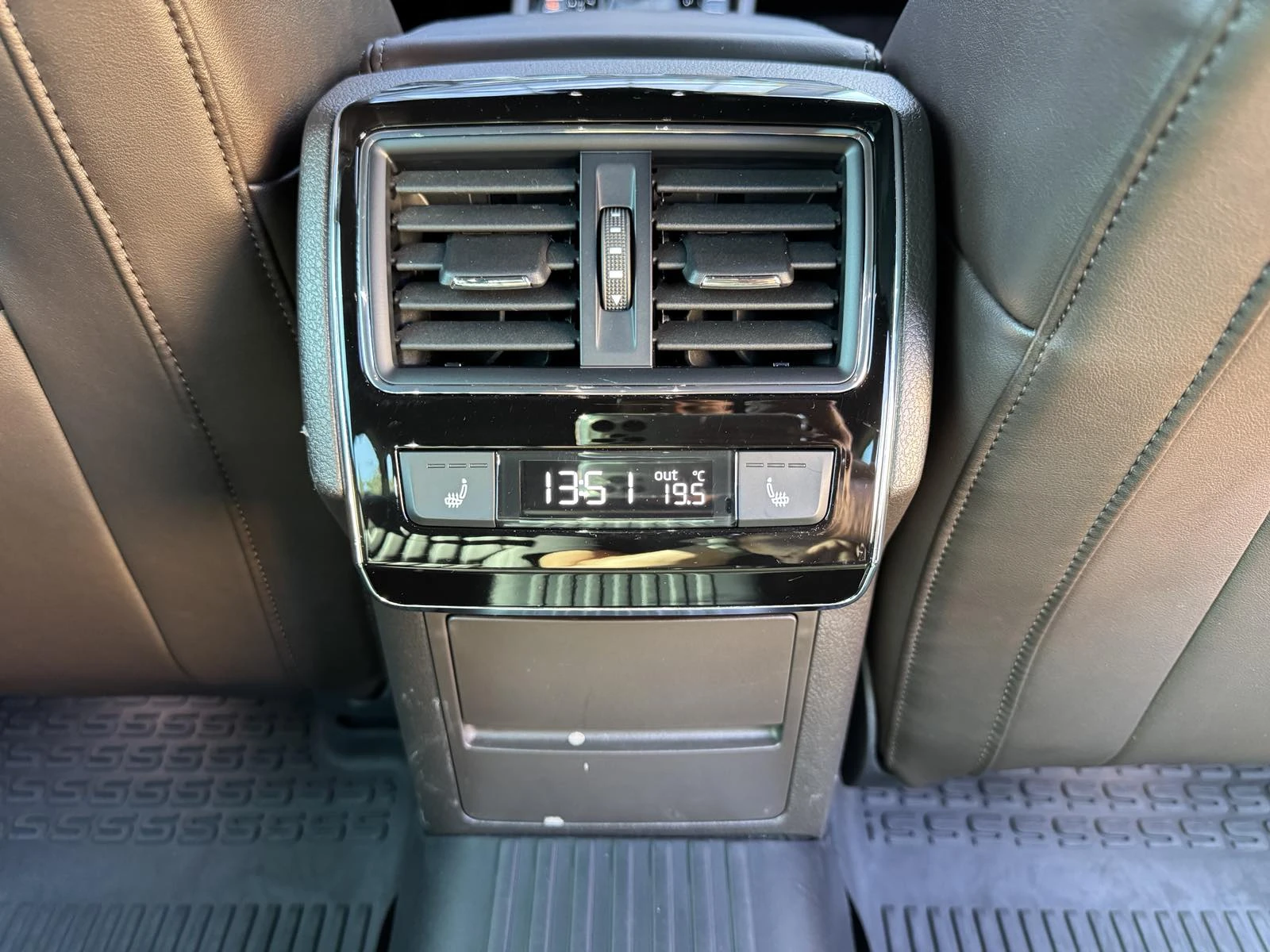 Skoda Superb 1.4TSI L&K Plug-in Hybrid, снимка 14 - Автомобили и джипове - 56334257