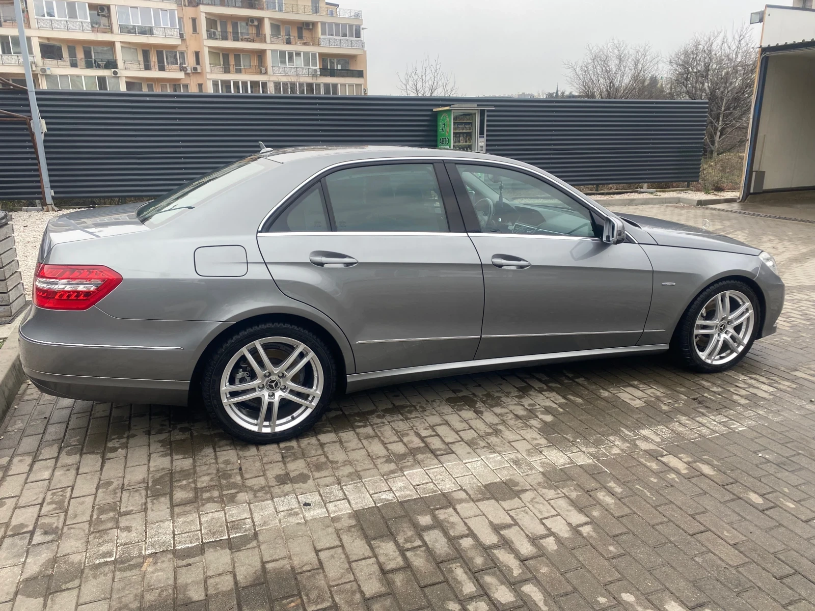 Mercedes-Benz E 350 3.0 CDI, снимка 3 - Автомобили и джипове - 56584409