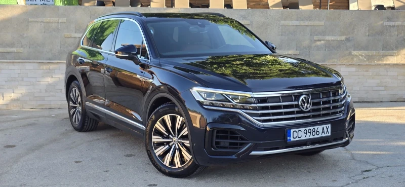 VW Touareg Ексклузивен автомобил; Пробегът е 100% реален!, снимка 2 - Автомобили и джипове - 51988140