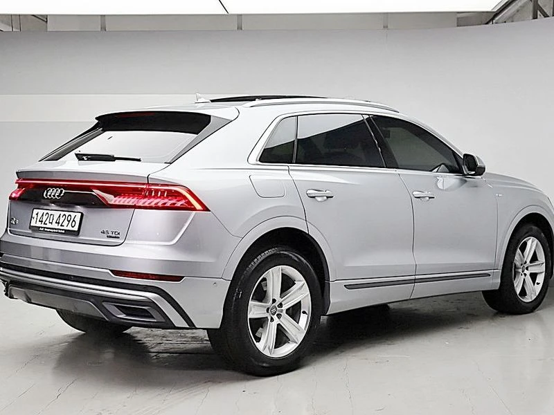 Audi Q8 45 TDI Quattro Premium| 231к.с.| ВКЛ.ТЕХНОТЕСТ, снимка 4 - Автомобили и джипове - 55298999