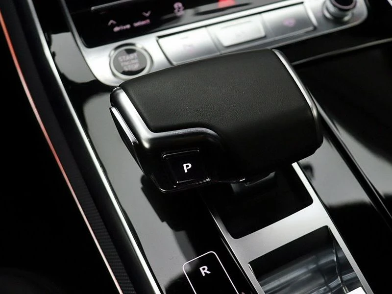 Audi Q8 45 TDI Quattro Premium| 231к.с.| ВКЛ.ТЕХНОТЕСТ, снимка 13 - Автомобили и джипове - 55298999