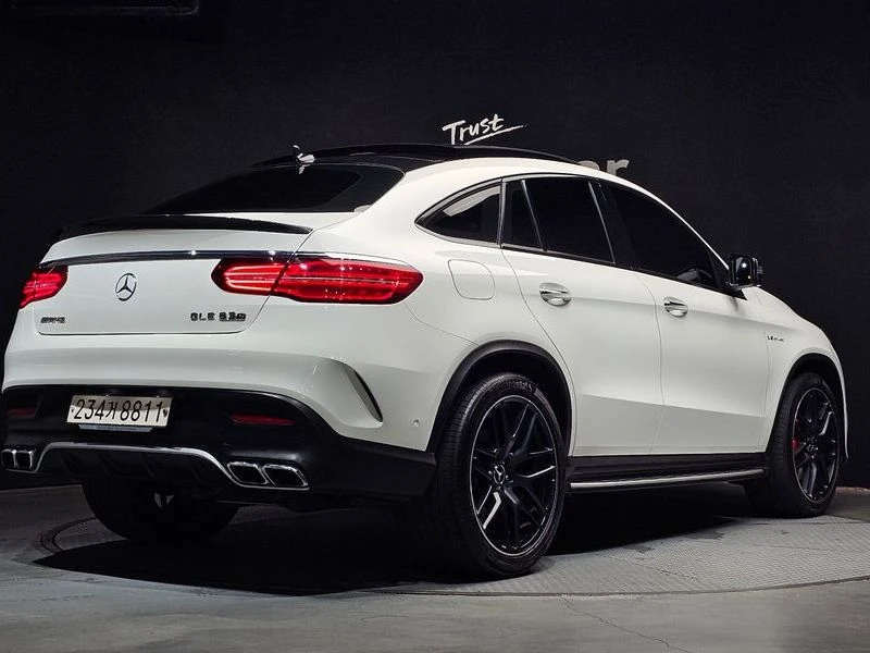 Mercedes-Benz GLE 4MATIC* HARMAN KARDON* DISTRONIC* 360* PANO* , снимка 2 - Автомобили и джипове - 55336454