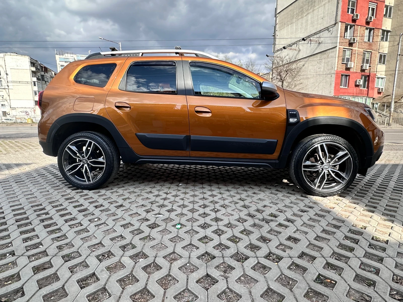 Dacia Duster, снимка 4 - Автомобили и джипове - 53991892