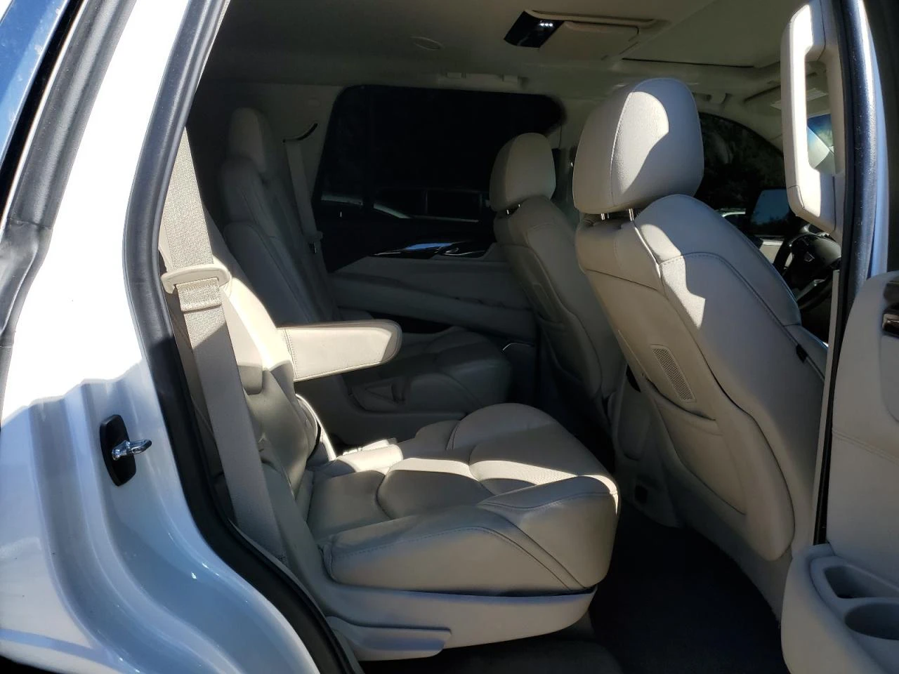 Cadillac Escalade LUXURY* ПОДГРЕВ* ОБДУХВАНЕ* ШИБИДАХ* КЕЙЛЕС - изображение 9