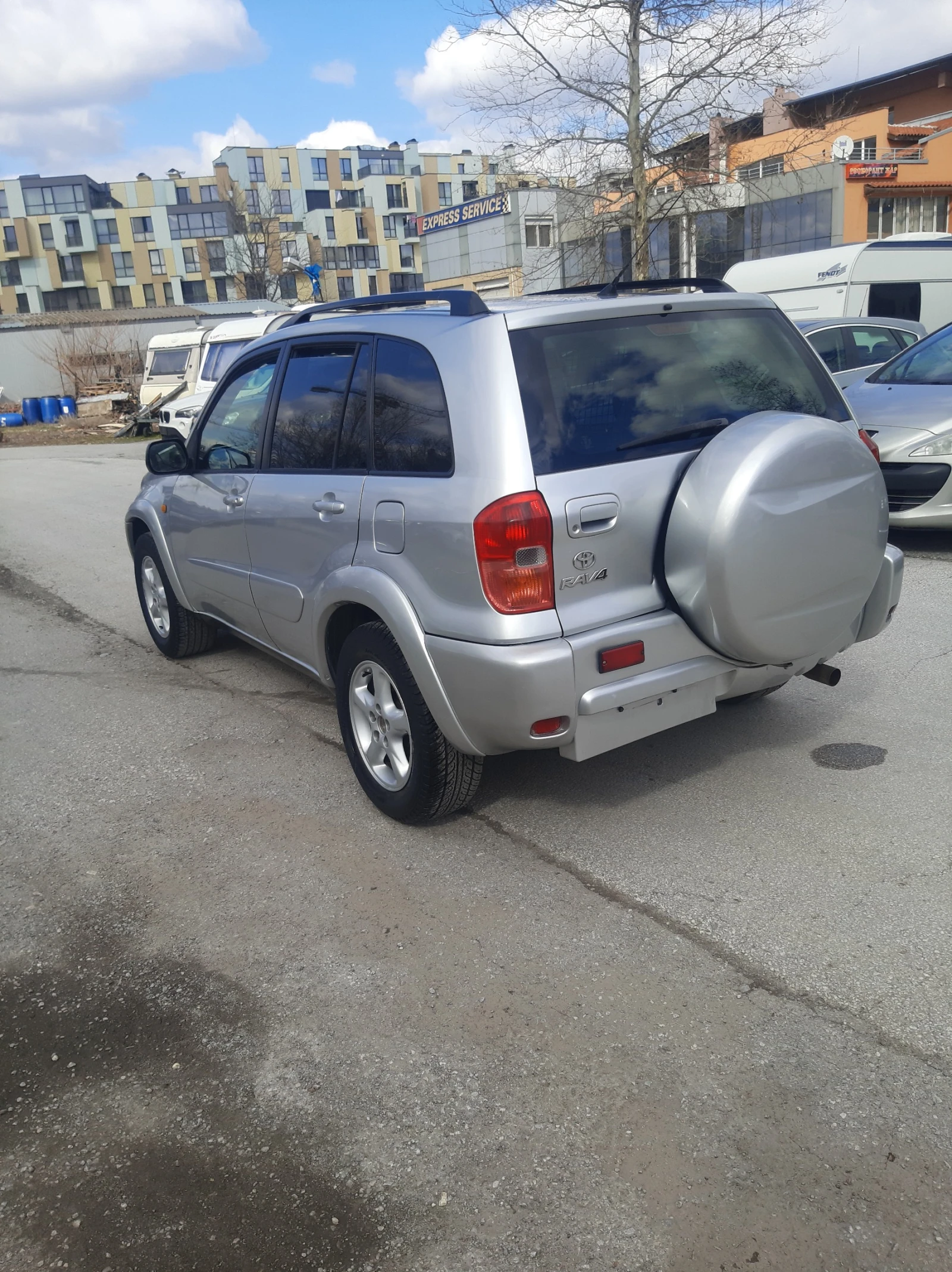 Toyota Rav4 2, 0 д4д, снимка 10 - Автомобили и джипове - 54114598