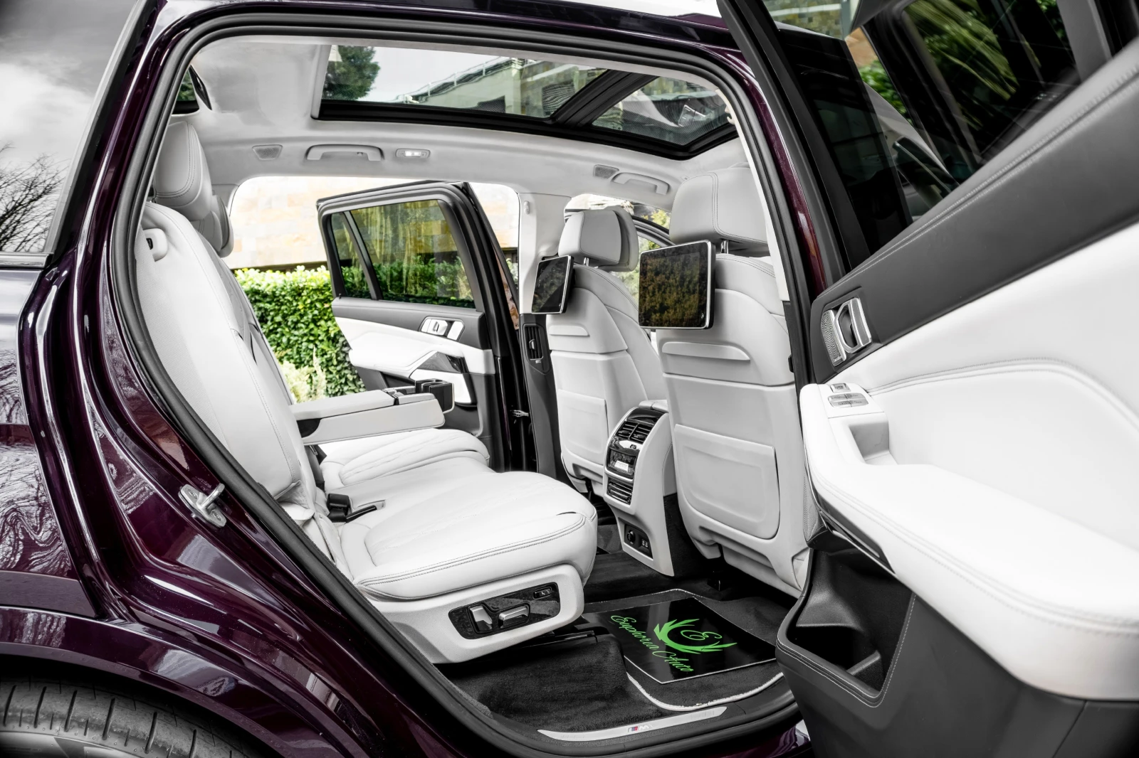 BMW X7 5.0i* X-DRIVE* 7-SEAT* PANORAMA* SKY ROOF* B&W, снимка 11 - Автомобили и джипове - 54176397