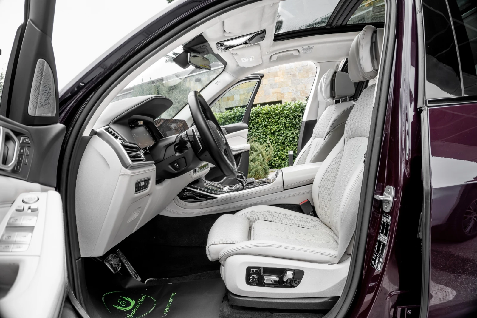 BMW X7 5.0i* X-DRIVE* 7-SEAT* PANORAMA* SKY ROOF* B&W, снимка 9 - Автомобили и джипове - 54176397