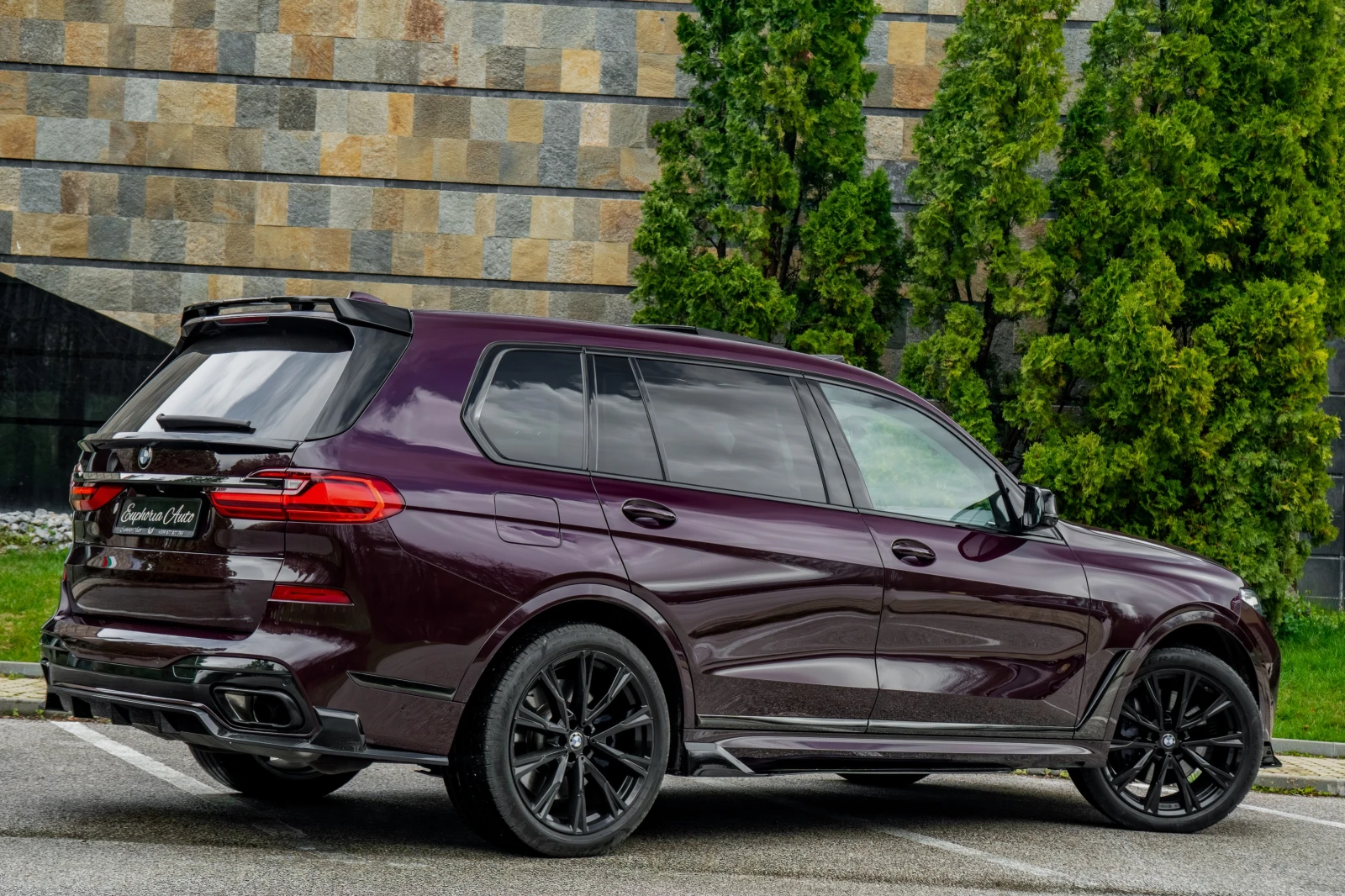 BMW X7 5.0i* X-DRIVE* 7-SEAT* PANORAMA* SKY ROOF* B&W, снимка 5 - Автомобили и джипове - 54176397