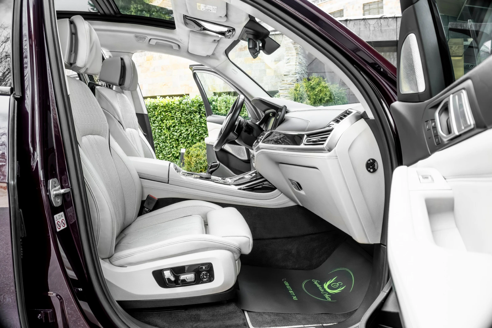 BMW X7 5.0i* X-DRIVE* 7-SEAT* PANORAMA* SKY ROOF* B&W, снимка 12 - Автомобили и джипове - 54176397
