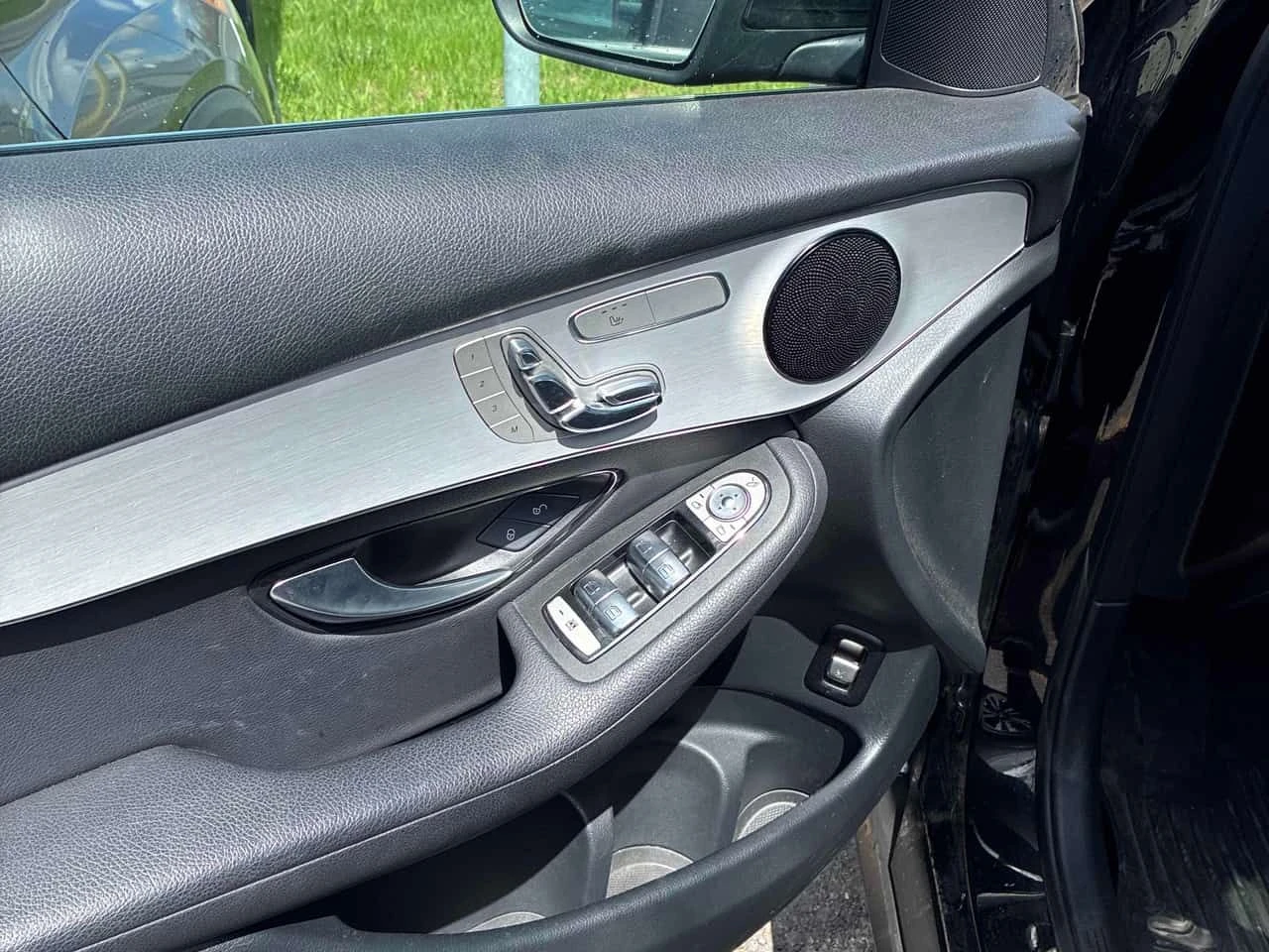 Mercedes-Benz GLC * 300* PANO* KEYLESS* ПОДГРЕВ* , снимка 11 - Автомобили и джипове - 54390957
