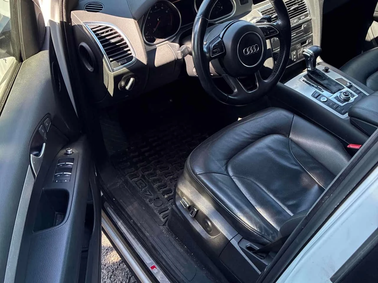 Audi Q7 * 3.0L Sport * CARFAX * ПАНО * KEYLESS * ПОДГРЕВИ, снимка 5 - Автомобили и джипове - 54789982