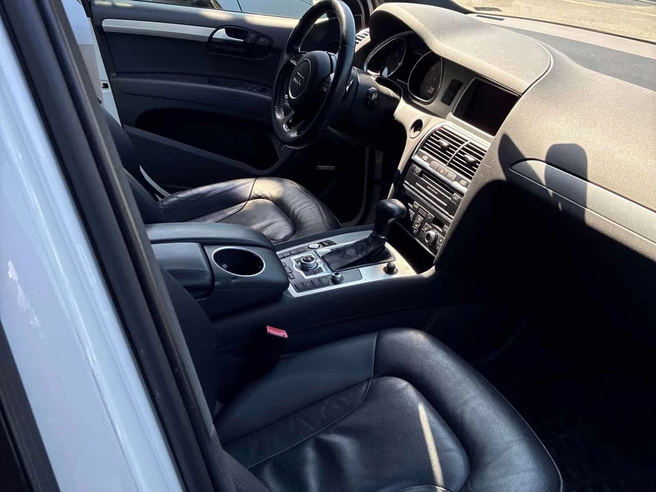 Audi Q7 * 3.0L Sport * CARFAX * ПАНО * KEYLESS * ПОДГРЕВИ, снимка 16 - Автомобили и джипове - 54789982