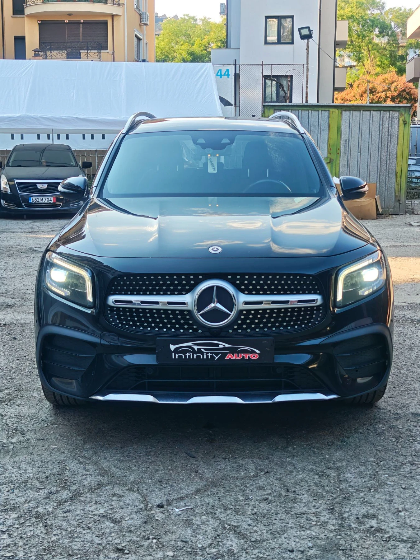 Mercedes-Benz GLB 220 AMG, АМБИЕНТ, КЕЙЛЕС, КАМЕРИ, ПОДГРЕВ, ФУЛ , снимка 2 - Автомобили и джипове - 55997864