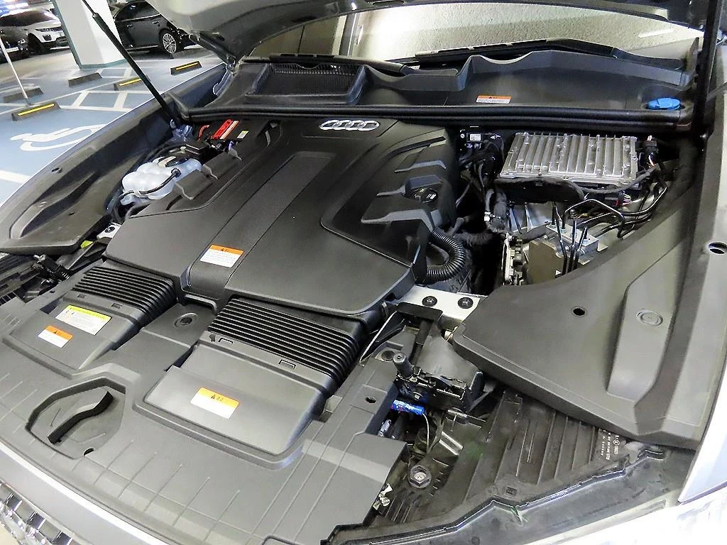 Audi Q8 50TDI * S LINE * ОБДУХВАНЕ * 360 КАМЕРА * HEAD UP , снимка 16 - Автомобили и джипове - 56021566