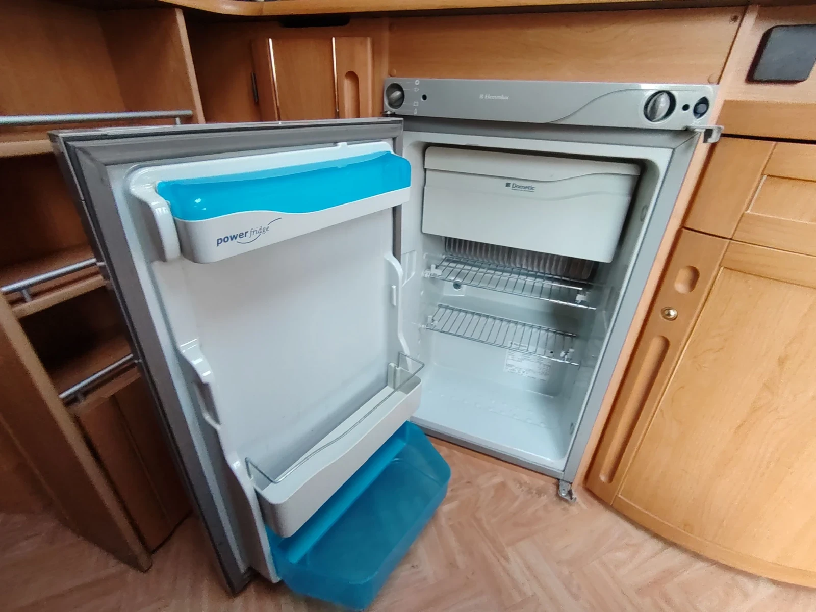 Каравана Adria Excellence, снимка 7 - Каравани и кемпери - 54657407