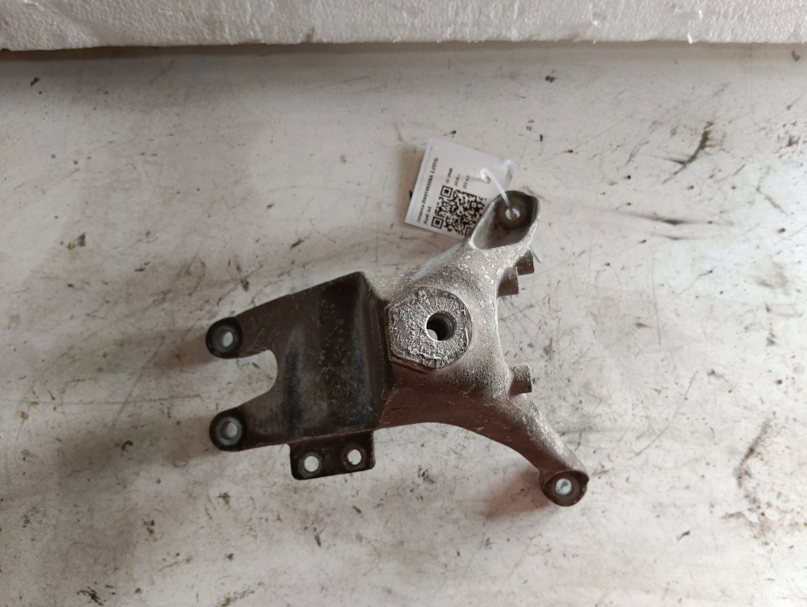 планка 8W0199308A 2.0TFSI Audi A4