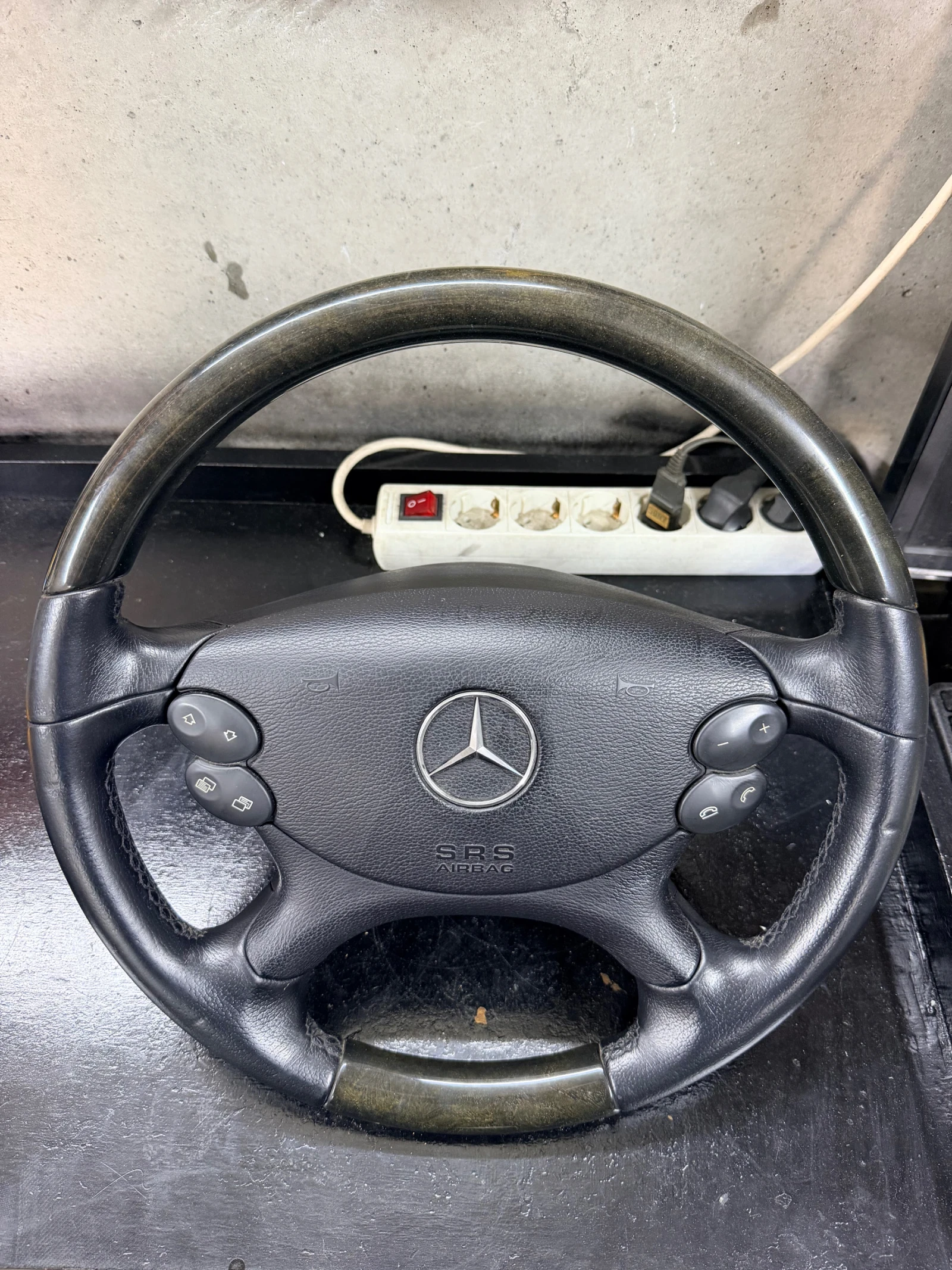 Махагонов волан за мерцедес w211,219,209