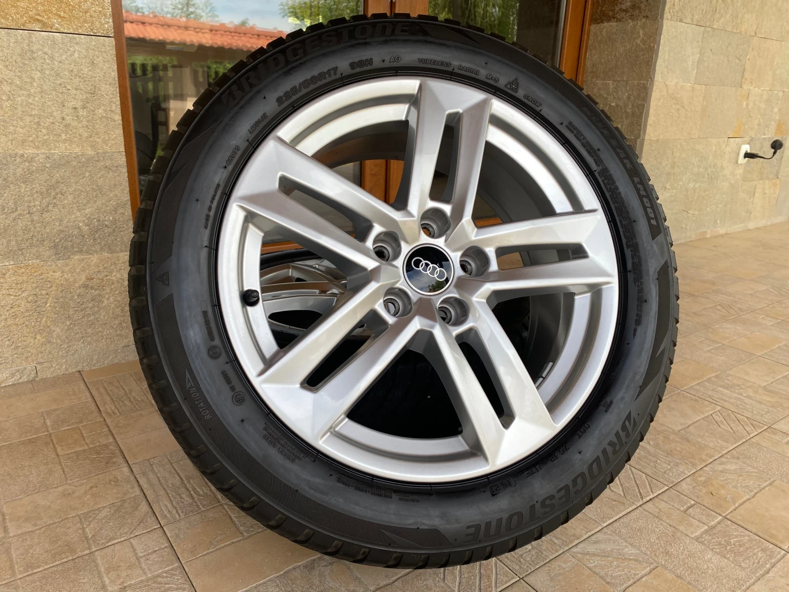 Гуми с джанти Bridgestone 225/50R17, снимка 7 - Гуми и джанти - 54606921