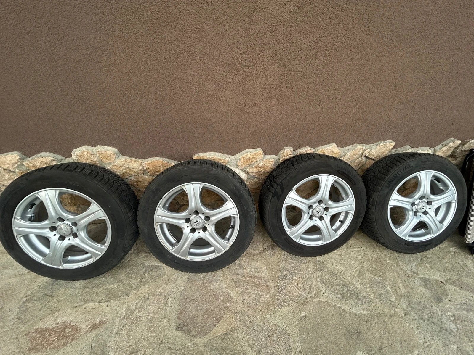 Гуми с джанти Uniroyal 185/60R15, снимка 4 - Гуми и джанти - 55304747