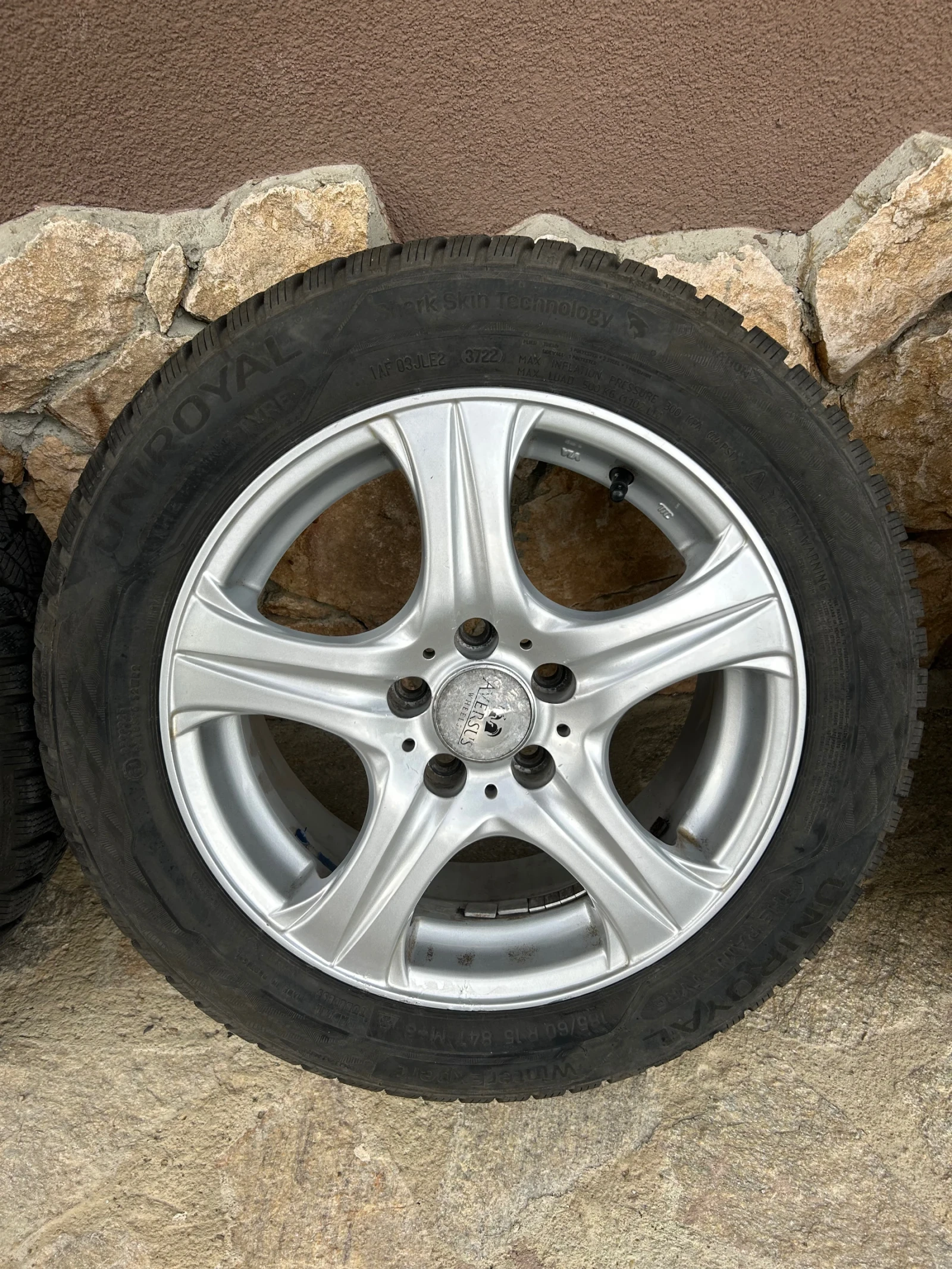 Гуми с джанти Uniroyal 185/60R15, снимка 8 - Гуми и джанти - 55304747