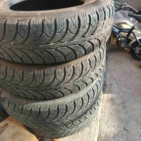 Гуми Всесезонни 205/70R15, снимка 1 - Гуми и джанти - 48110298