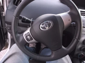 Toyota Yaris 1.3 бензин клима, снимка 13