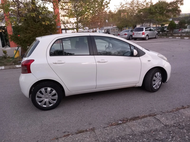 Toyota Yaris 1.3 бензин клима, снимка 6 - Автомобили и джипове - 47597327