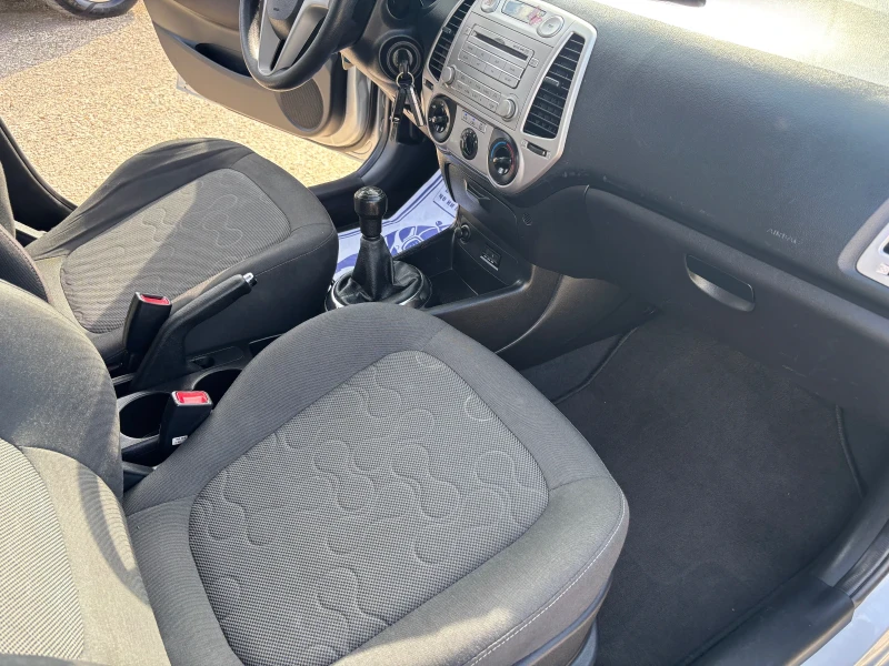 Hyundai I20 2011+ 1.3+ 155хл+ 4 З.ГУМИ+ КАТО НОВ, снимка 14 - Автомобили и джипове - 50024242