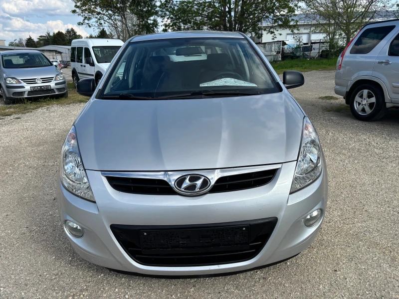 Hyundai I20 2011+ 1.3+ 155хл+ 4 З.ГУМИ+ КАТО НОВ, снимка 2 - Автомобили и джипове - 50024242