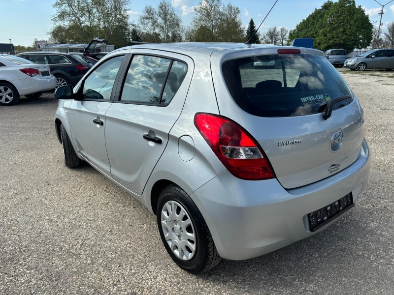 Hyundai I20 2011+ 1.3+ 155хл+ 4 З.ГУМИ+ КАТО НОВ, снимка 6 - Автомобили и джипове - 50024242
