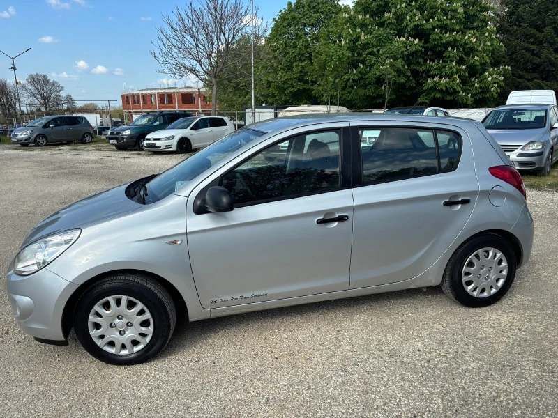 Hyundai I20 2011+ 1.3+ 155хл+ 4 З.ГУМИ+ КАТО НОВ, снимка 7 - Автомобили и джипове - 50024242