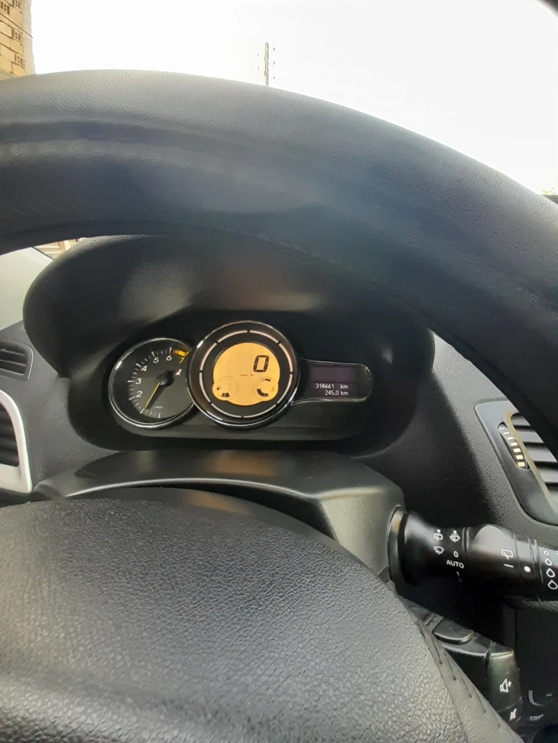 Renault Megane, снимка 11 - Автомобили и джипове - 51740606