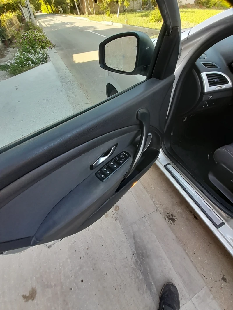 Renault Megane, снимка 8 - Автомобили и джипове - 51740606