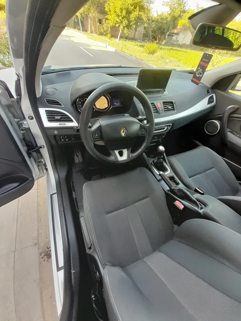 Renault Megane, снимка 10 - Автомобили и джипове - 51740606