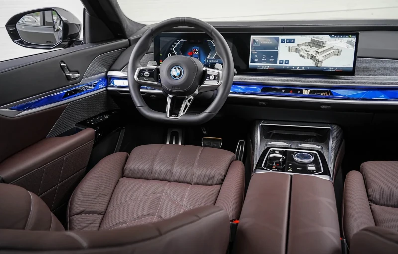 BMW 750 M-Sport xDrive, снимка 6 - Автомобили и джипове - 52615786