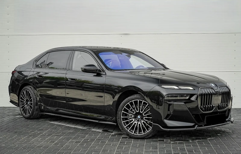 BMW 750 M-Sport xDrive, снимка 2 - Автомобили и джипове - 52615786