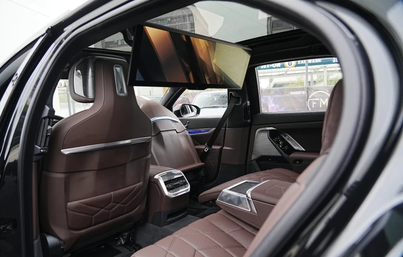 BMW 750 M-Sport xDrive, снимка 8 - Автомобили и джипове - 52615786