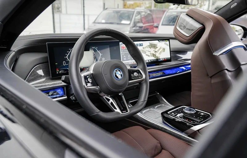 BMW 750 M-Sport xDrive, снимка 5 - Автомобили и джипове - 52615786