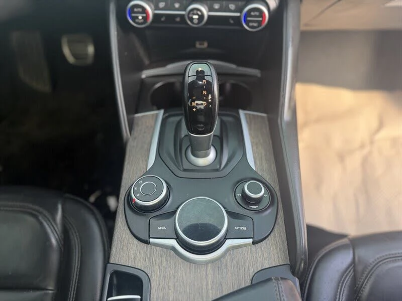 Alfa Romeo Giulia 2017* TI* AWD* MONZA RED* КРАЙНА ЦЕНА, снимка 11 - Автомобили и джипове - 54840741