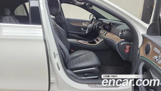 Mercedes-Benz E 220 | TOP SERVICE, снимка 11 - Автомобили и джипове - 56169145
