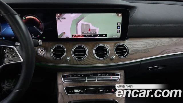 Mercedes-Benz E 220 | TOP SERVICE, снимка 13 - Автомобили и джипове - 56169145