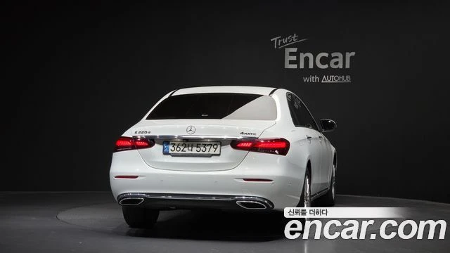 Mercedes-Benz E 220 | TOP SERVICE, снимка 4 - Автомобили и джипове - 56169145