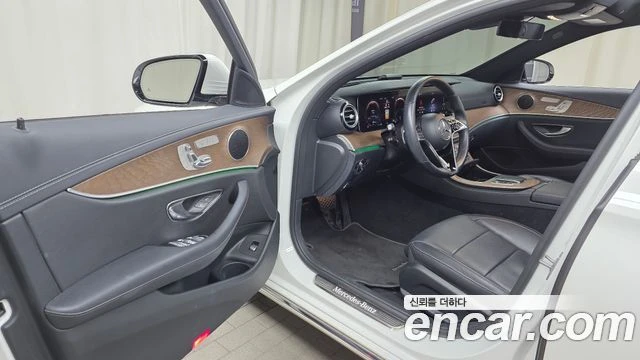 Mercedes-Benz E 220 | TOP SERVICE, снимка 10 - Автомобили и джипове - 56169145