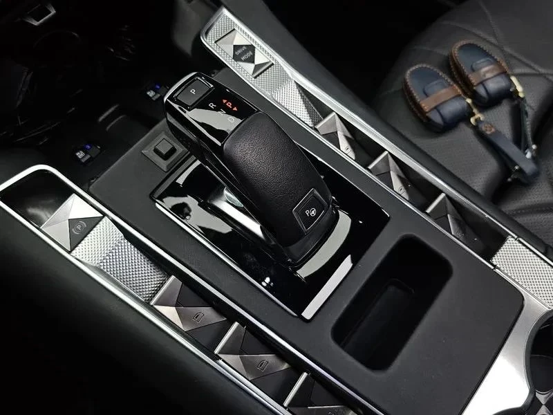 Citroen DS7, снимка 9 - Автомобили и джипове - 56690381