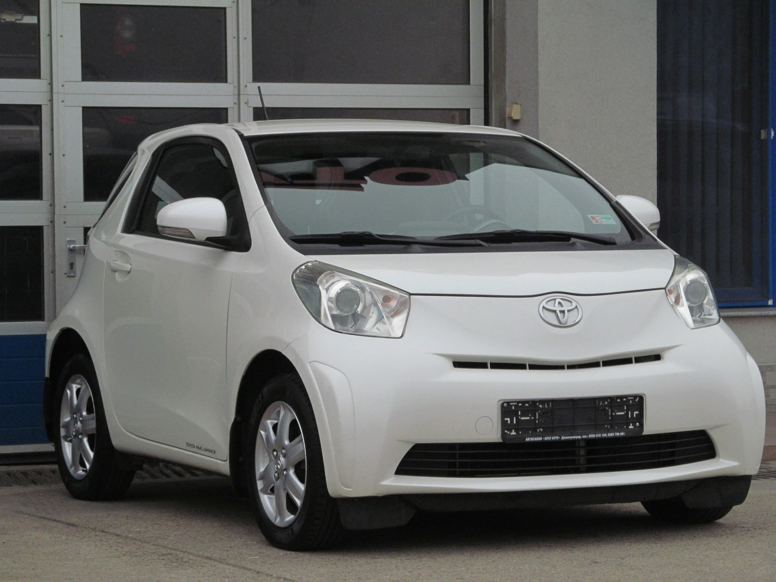 Toyota IQ VVT-i/ - изображение 2