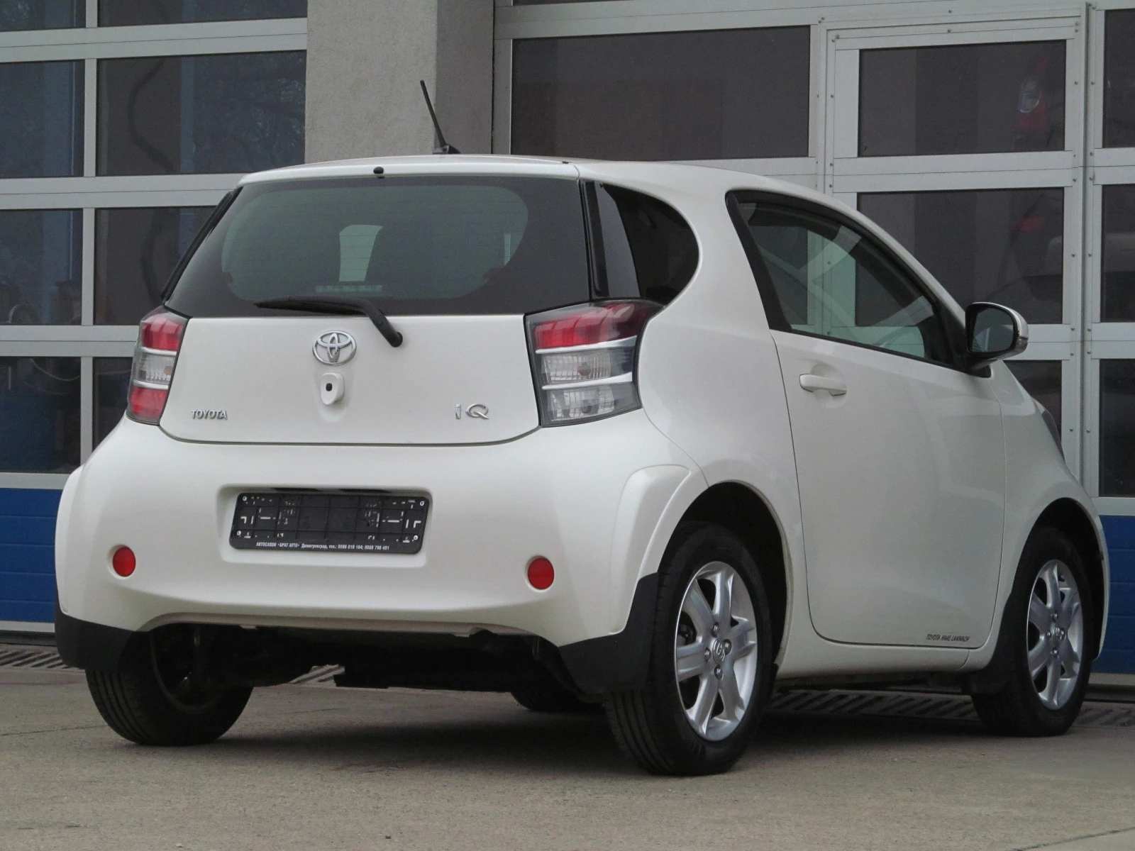 Toyota IQ VVT-i/ - изображение 3