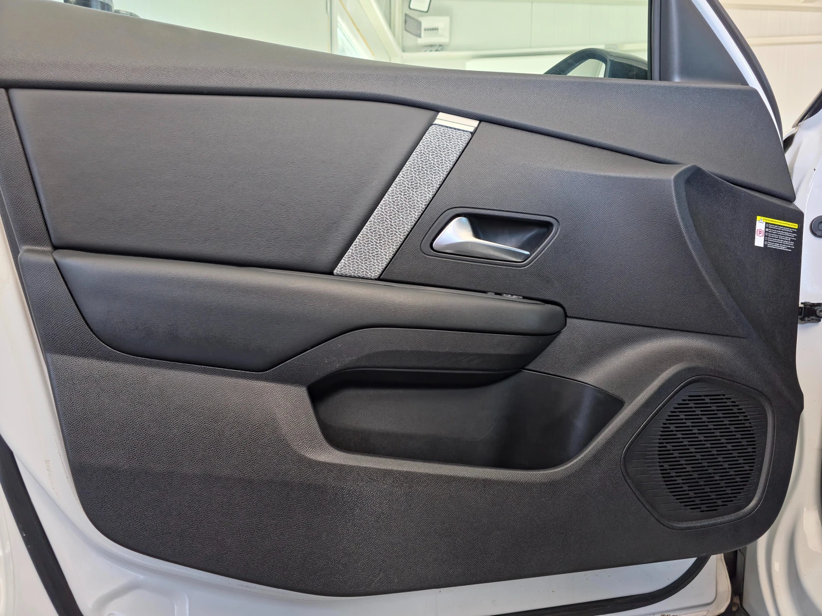 Citroen C4 1. 5 BlueHDi 131 FEEL S&S EAT8 - изображение 6
