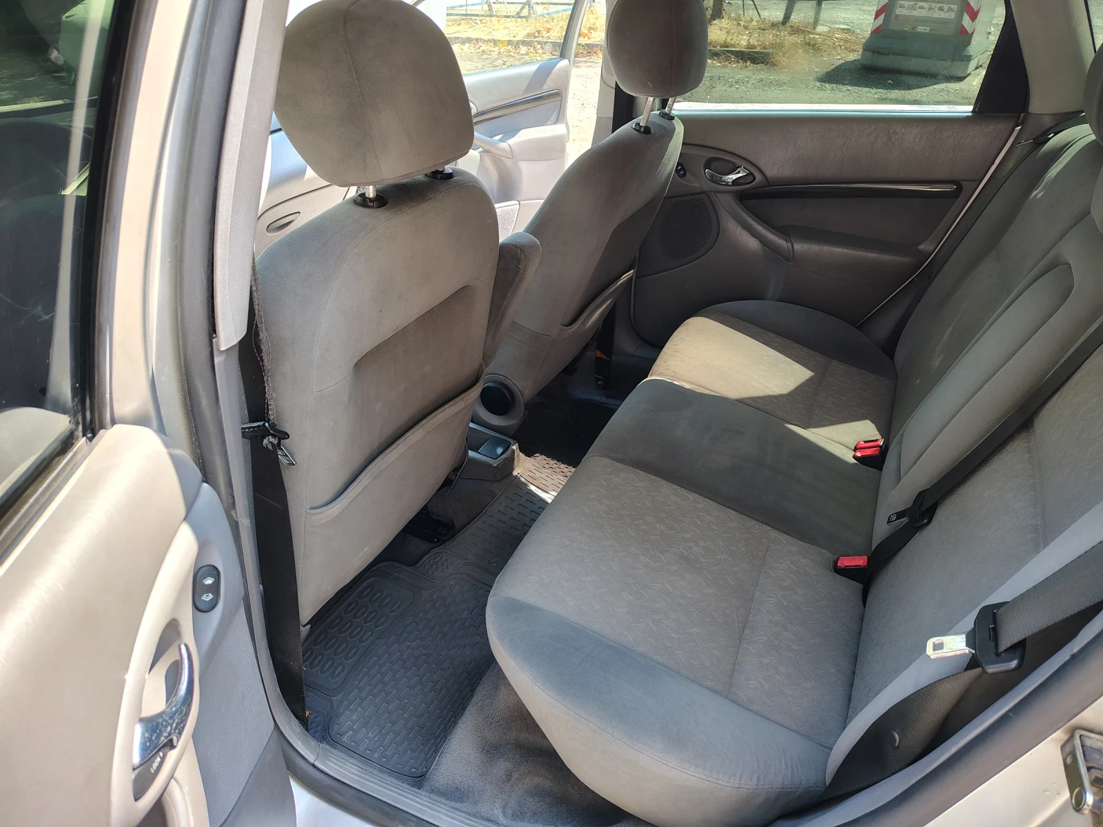 Ford Focus Ghia - изображение 9