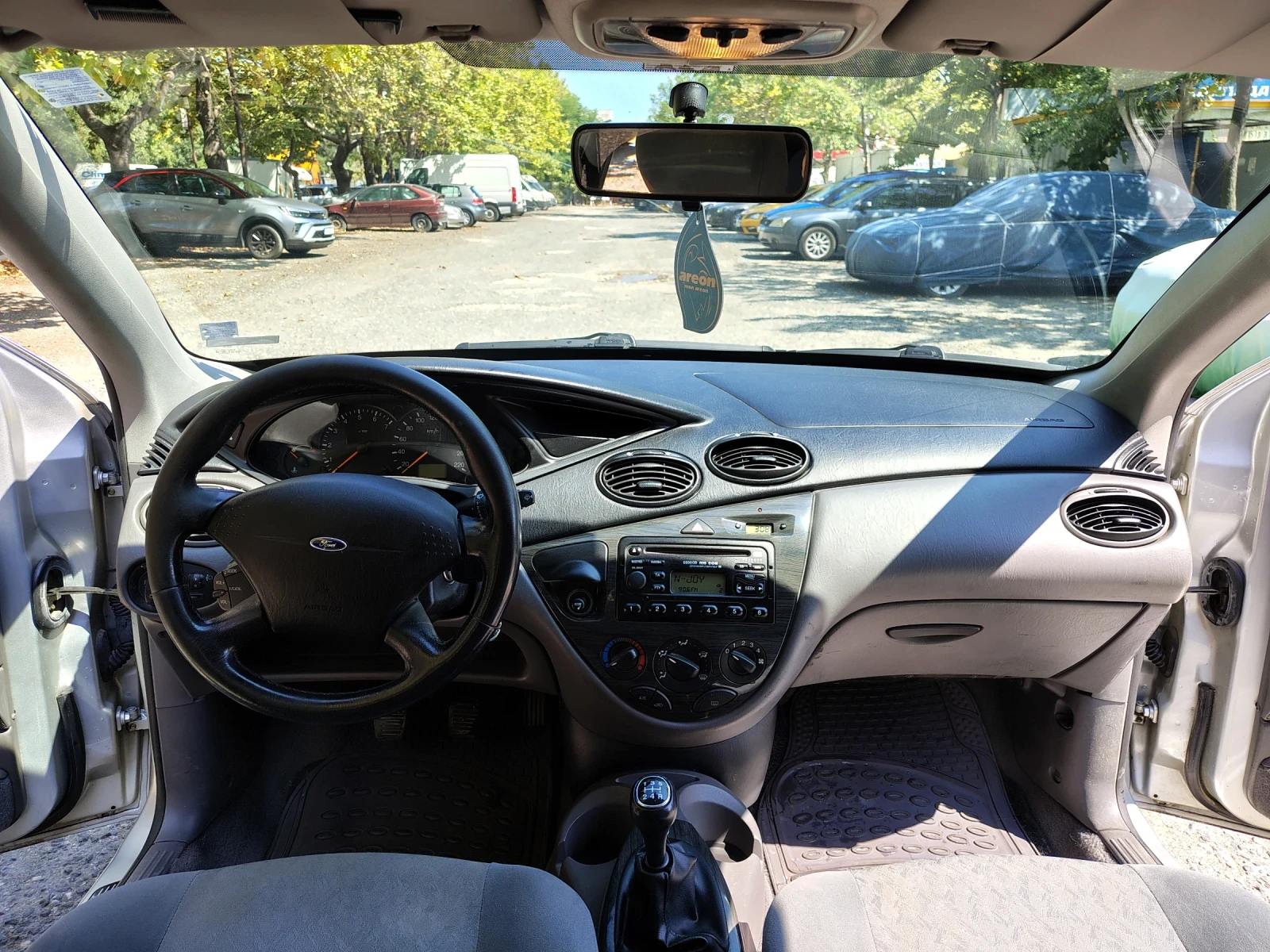Ford Focus Ghia - изображение 8
