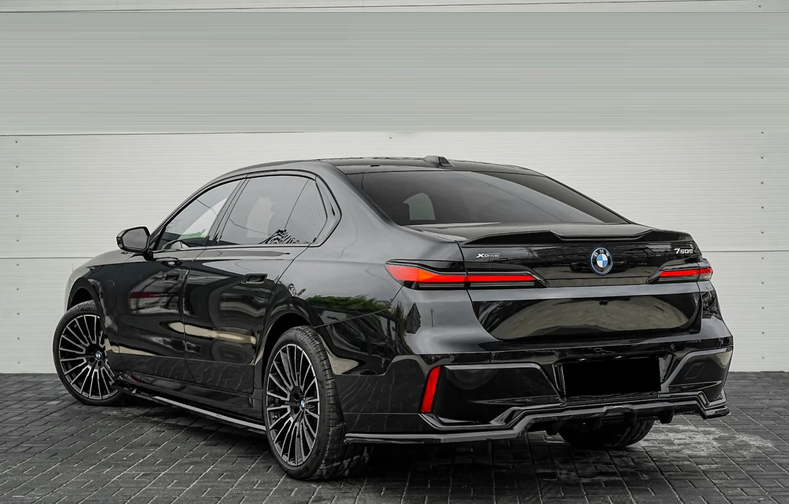 BMW 750 M-Sport xDrive - изображение 3